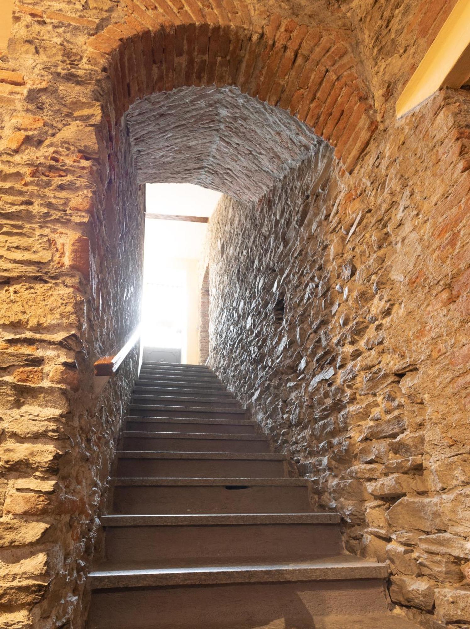 Maison Aubert In Centro Storico Аоста Экстерьер фото